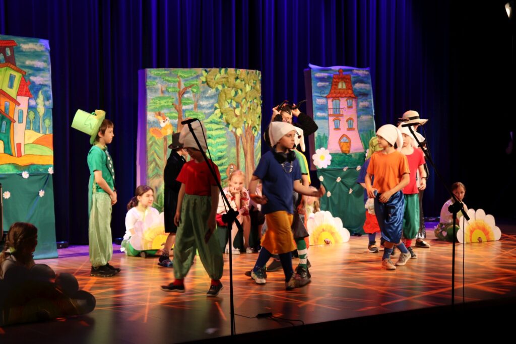 Festiwal Teatrów Dzieci i Młodzieży "Bajdurek"